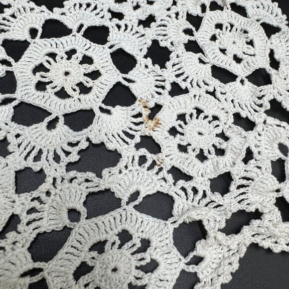 Vtg Crochet Doilies Lace Floral Designs Farm Table Cottagecore set of 3 - Picture 7 of 8